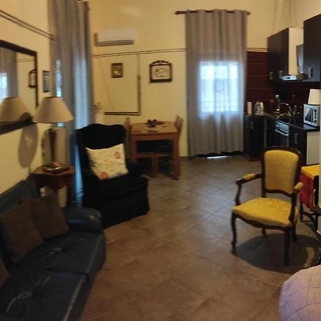 Near Airportand Metropolitan Penelopi Cozy Home Artémida Eksteriør bilde